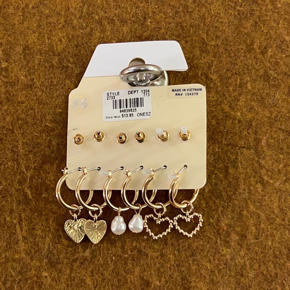 Aeropostale Womens OS Gold Heart Pearl Rhinestone Hoop Stud Earring Set NWT - Picture 2 of 3